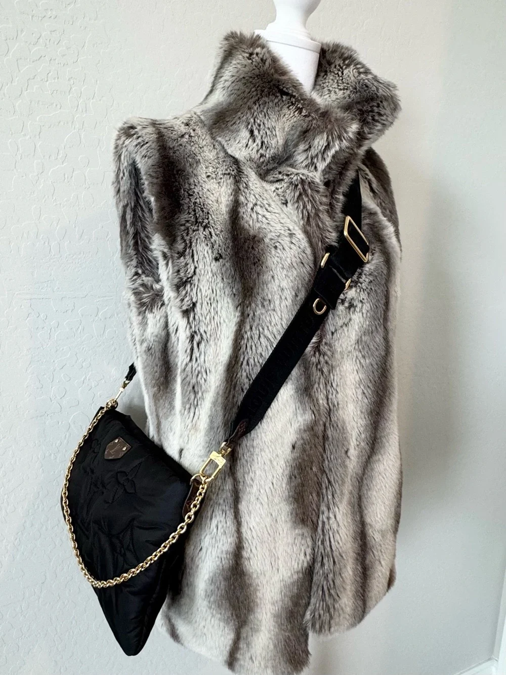 Louis Vuitton Black Maxi Pillow Crossbody Pochette #0074